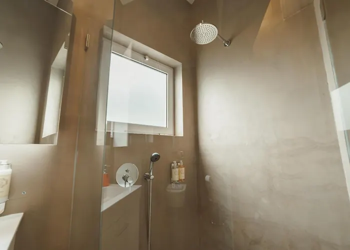 Downtown Elegant By Hosty דירה *