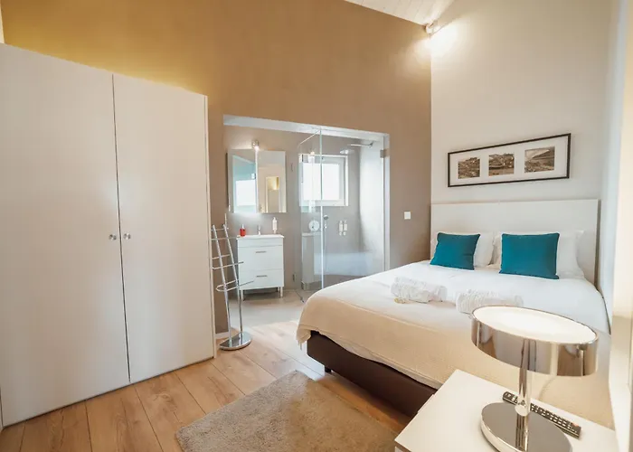 Downtown Elegant By Hosty