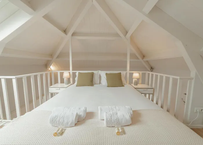 Downtown Elegant By Hosty *