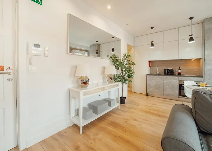 Downtown Elegant By Hosty