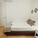Downtown Elegant By Hosty Apartament *