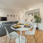 Downtown Elegant By Hosty Apartament