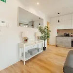 Downtown Elegant By Hosty