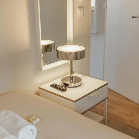 Apartment Downtown Elegant By Hosty *