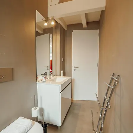 Downtown Elegant By Hosty Apartment