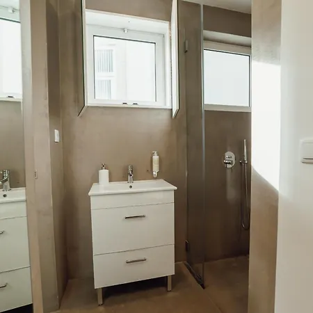 Apartment Downtown Elegant By Hosty Porto