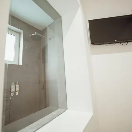 Apartment Downtown Elegant By Hosty *