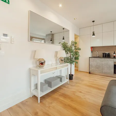 Downtown Elegant By Hosty