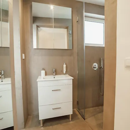 Apartment Downtown Elegant By Hosty Porto