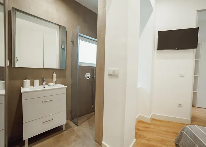 Downtown Elegant By Hosty