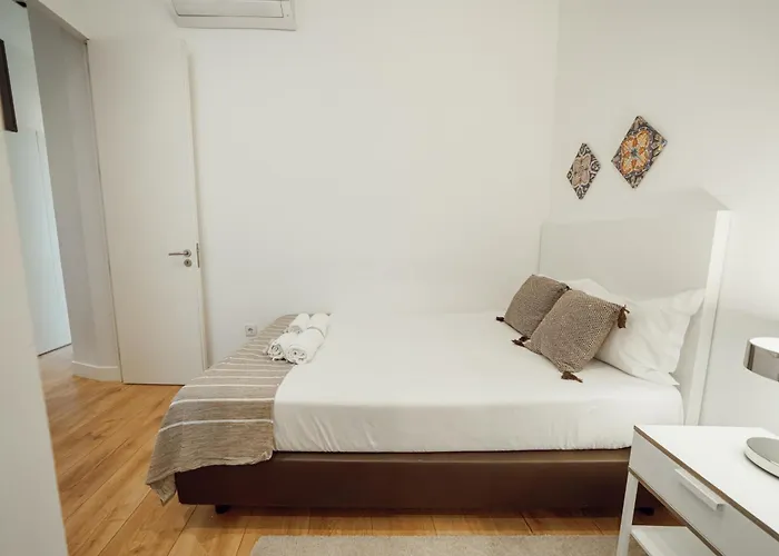 Downtown Elegant By Hosty Apartament *