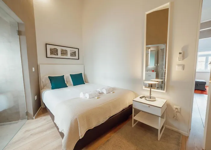 Downtown Elegant By Hosty *