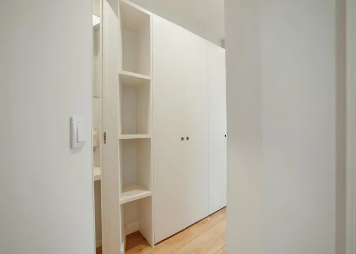 Downtown Elegant By Hosty *