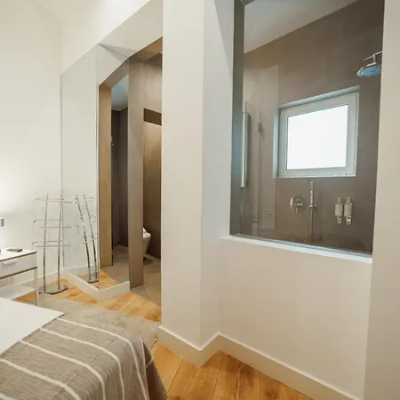 Downtown Elegant By Hosty Апартаменты *