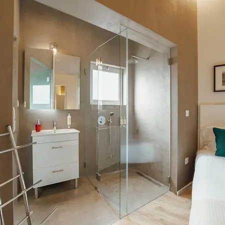 Downtown Elegant By Hosty Апартаменты *