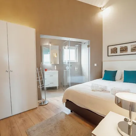 Downtown Elegant By Hosty